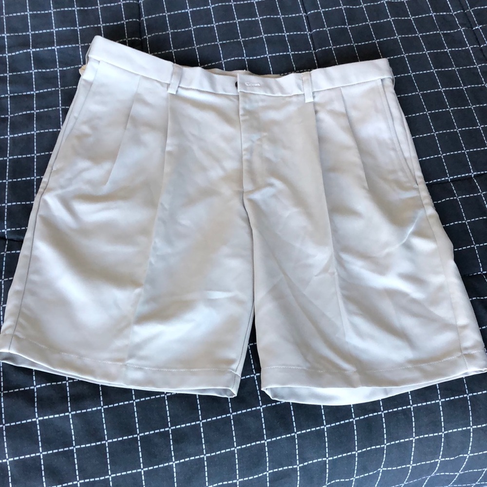 Haggar Shorts Men's Size 36‎ Khaki Tan Brown Pleated Performance Golf